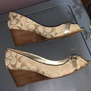 Women’s coach heels size 10 worn twice !!
